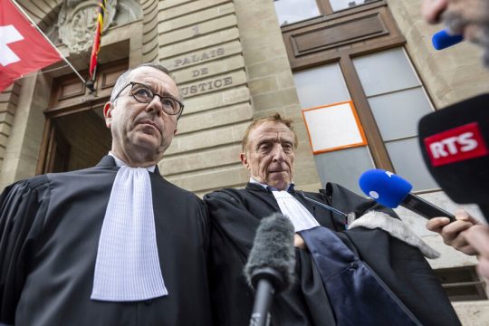 swiss elvetoi dikigoroi Hinduja